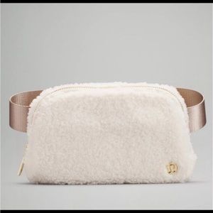 Lululemon Sherpa Belt Bag